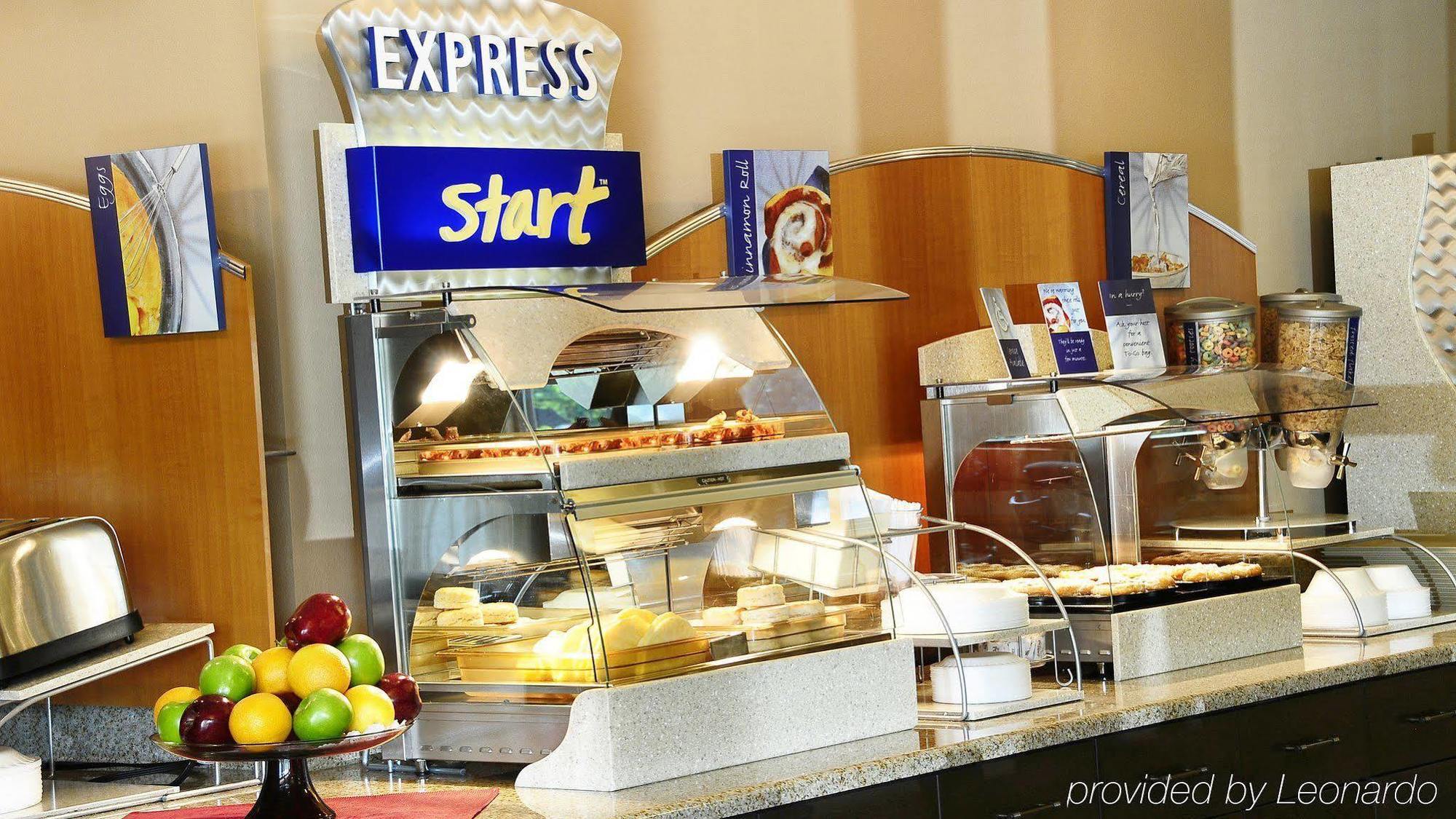 Holiday Inn Express - Delafield, An Ihg Hotel Dış mekan fotoğraf